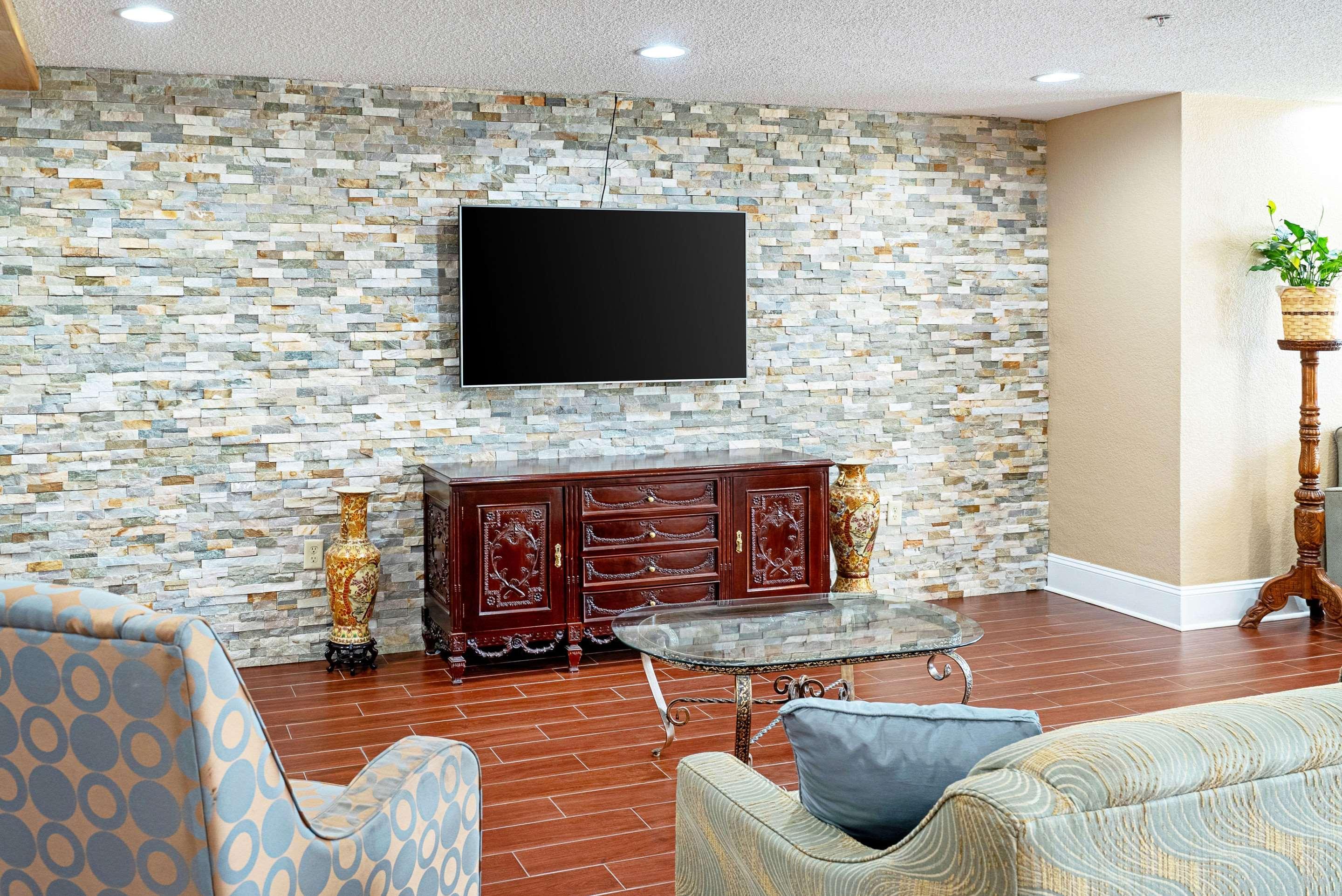 Quality Inn & Suites Robbinsville Exterior photo